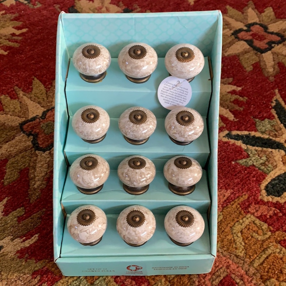 Set of 12 drawer pulls